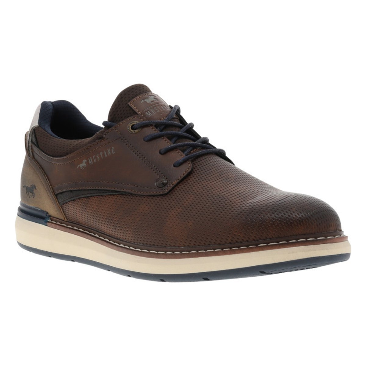 Derbies cognac à talon plat avec des lacets ronds et patch cousu avec logo cognac, MUSTANG