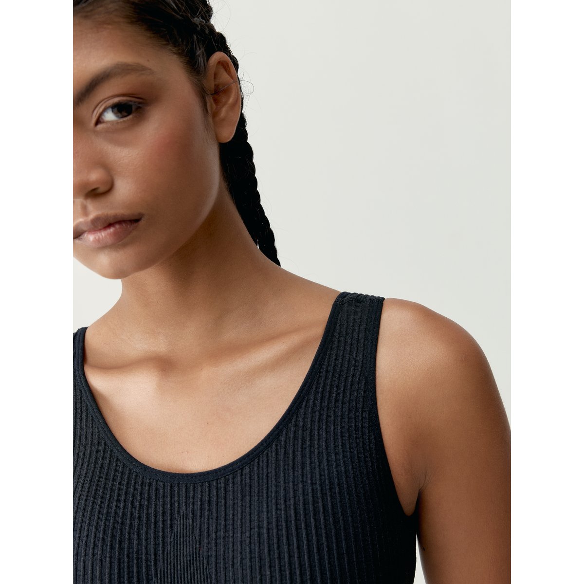 Brassière de sport femme Flow maintien moyen coussinets amovibles noir profond, BORN