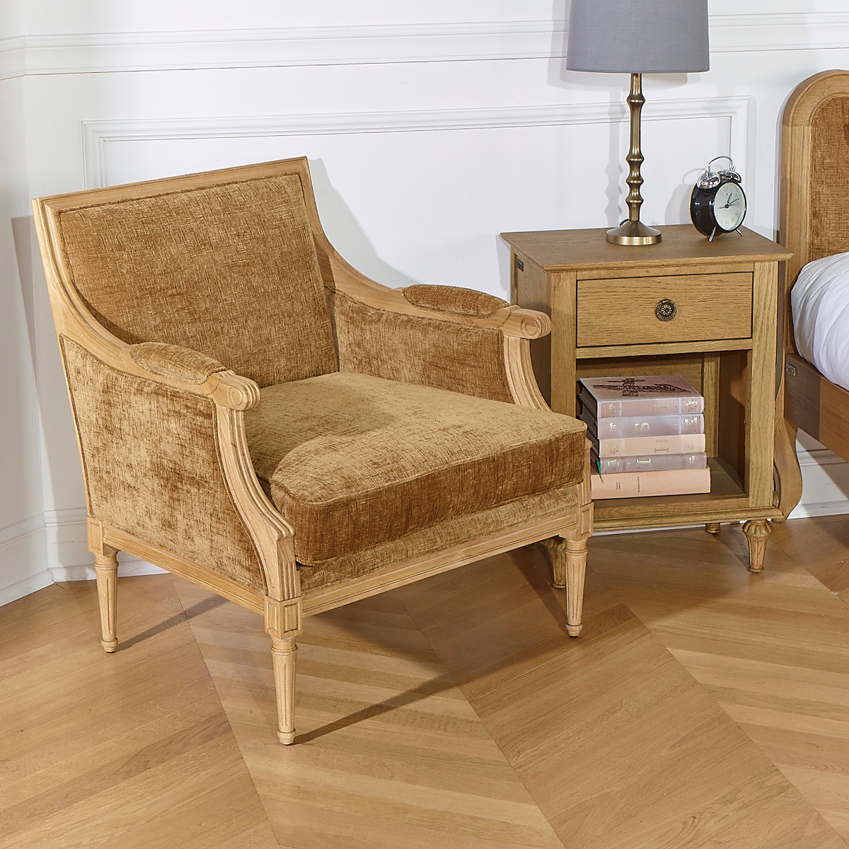 Fauteuil bas en bois massif et tissu cognac VILLANDRY couleur unique, ROBIN DES BOIS