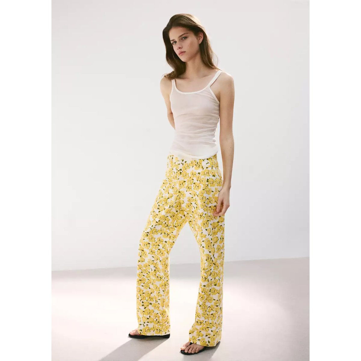 Jean droit imprimé fleuri jaune, MANGO