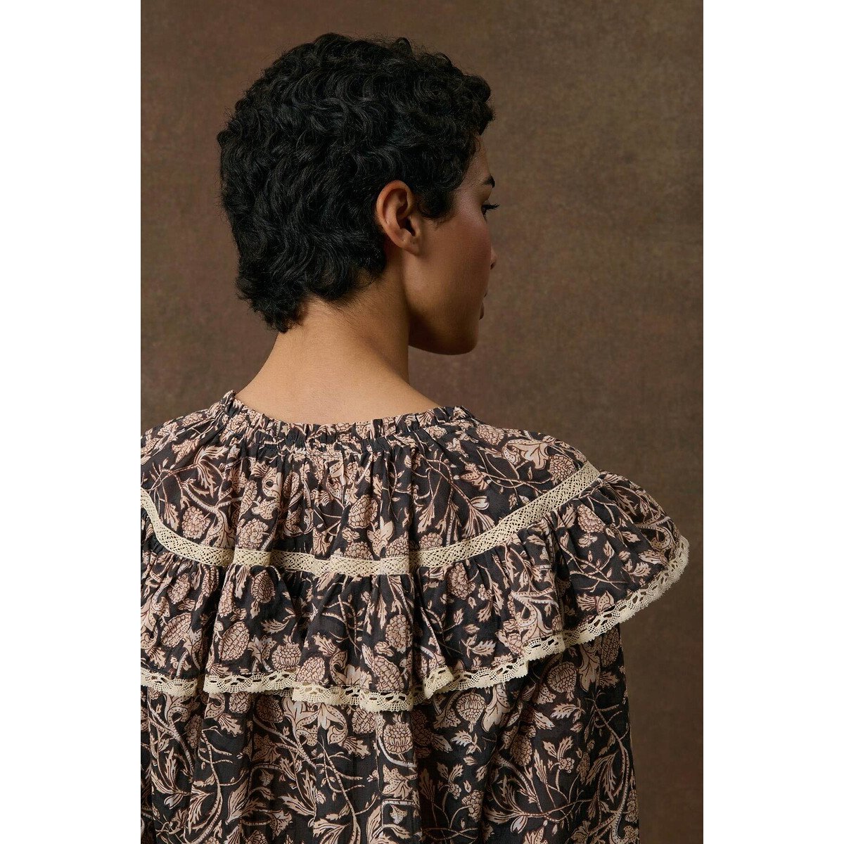 Blouse imprimé floral à volants, NICOLE imprimé beige/noir, LOUISE MISHA