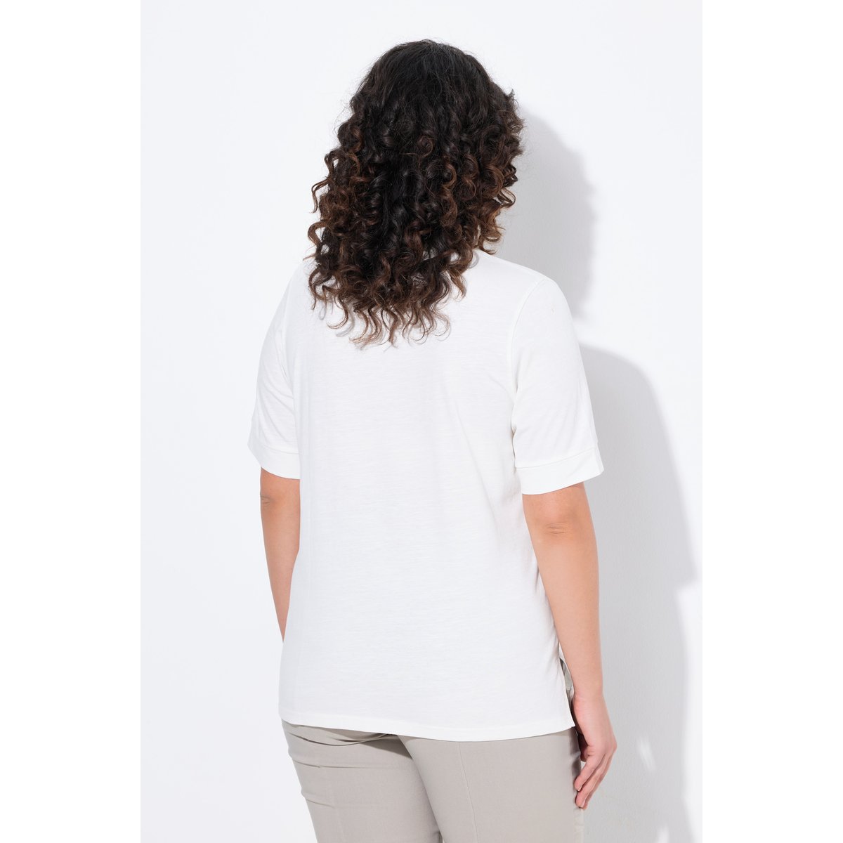 T-shirt à col rond et manches courtes. blanc cassé, ULLA POPKEN