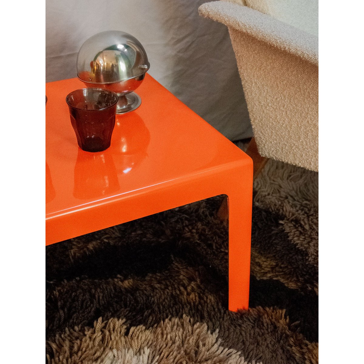 Table basse seventies en fibre de verre Donna N°768 - Bon état orange, DEBONGOUT