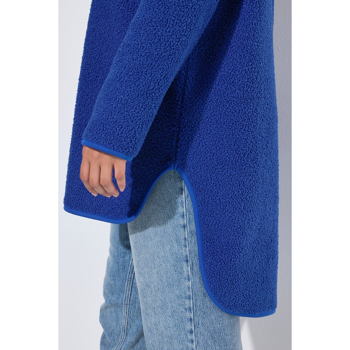 Sweat-shirt long en polaire bouclée, capuche bleu cobalt, ULLA POPKEN