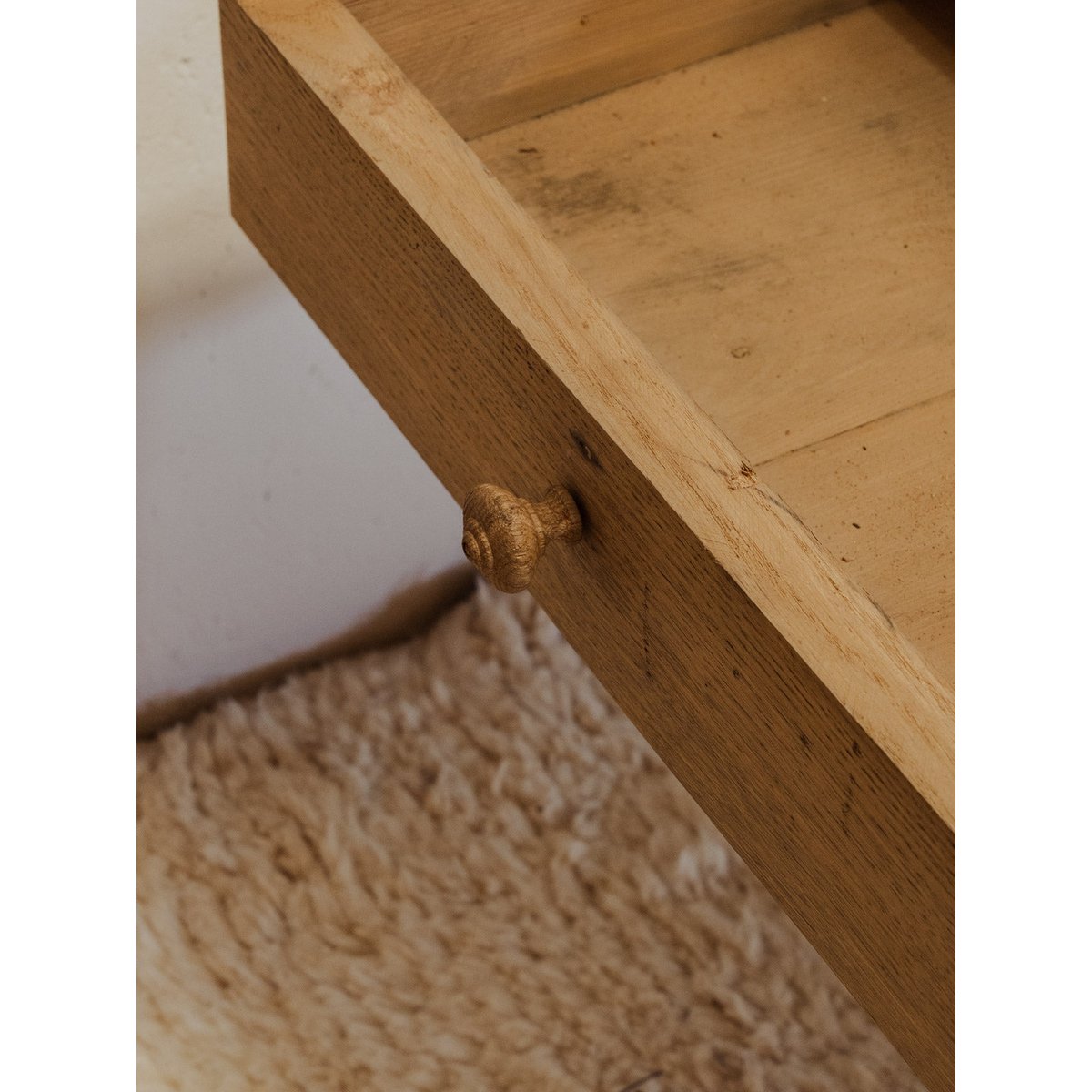 Table basse en noyer Léonie N°899 - Bon état bois clair, DEBONGOUT