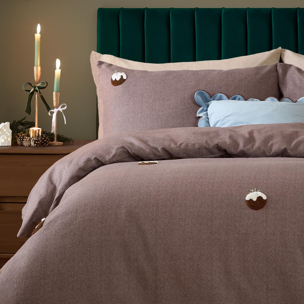 Christmas Pudding Tufted  Duvet Cover and Pillowcase Set chocolate, FURN.