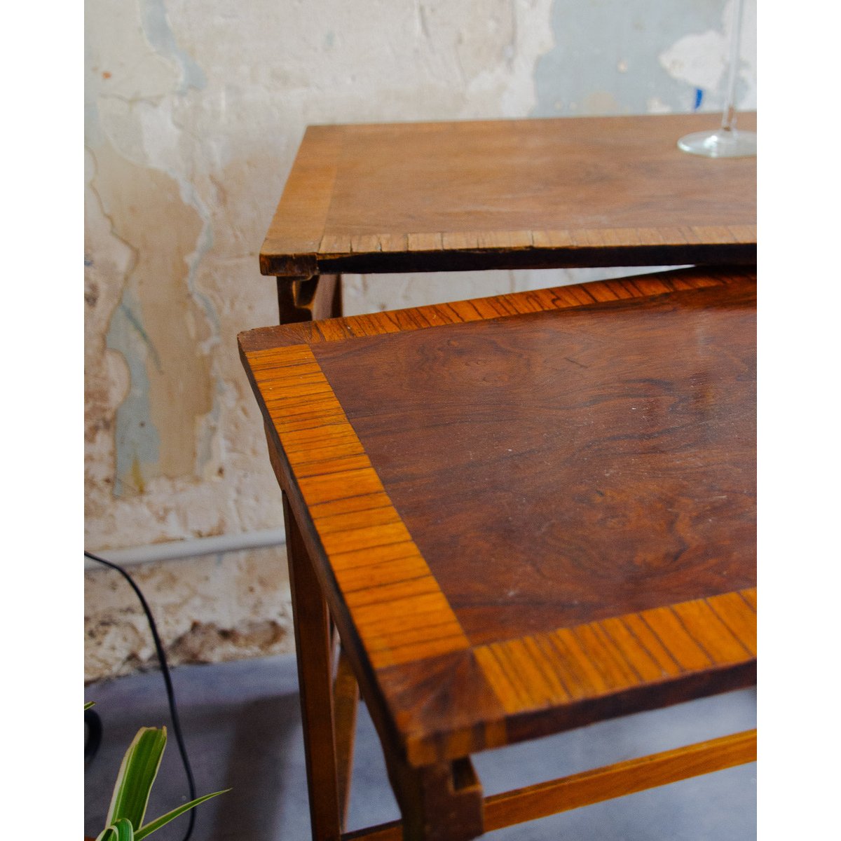 Table gigogne en marqueterie Barbara N°152 - Bon état bois foncé, DEBONGOUT