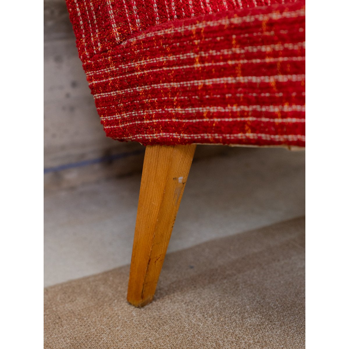 Fauteuil en tweed rouge Jakob N°1243 - Bon état rouge, DEBONGOUT