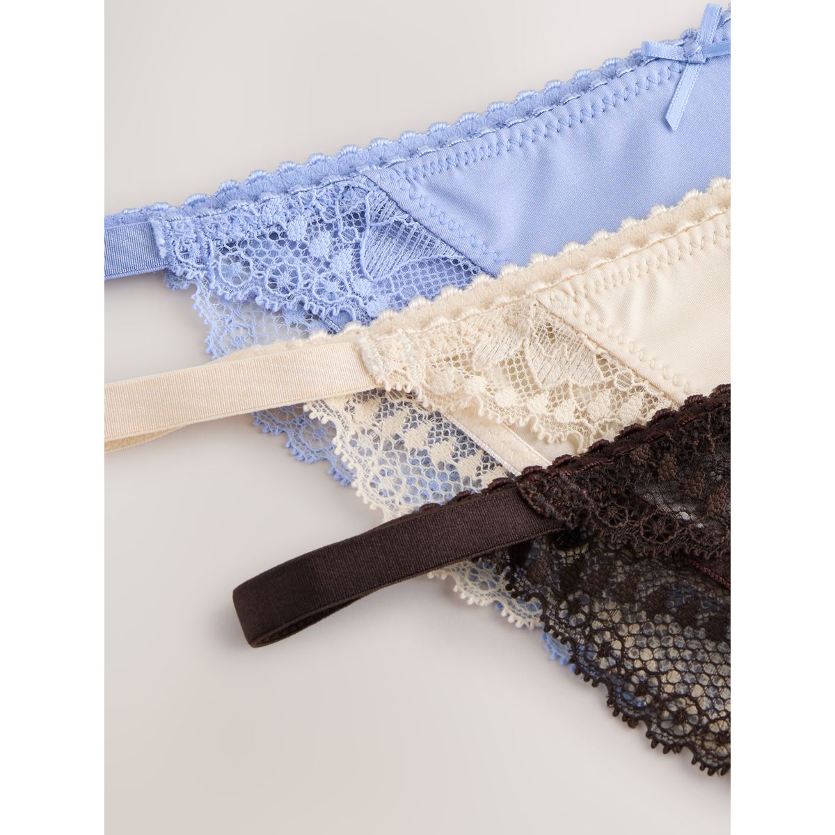 Culotte en microfibre et dentelle, lot de 3 bleu/praline nude/chocolat brun tacheté, NEXT