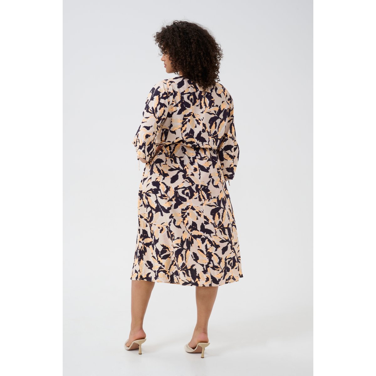 Dress beige/noir/orange peach blurry leaf, KAFFE CURVE
