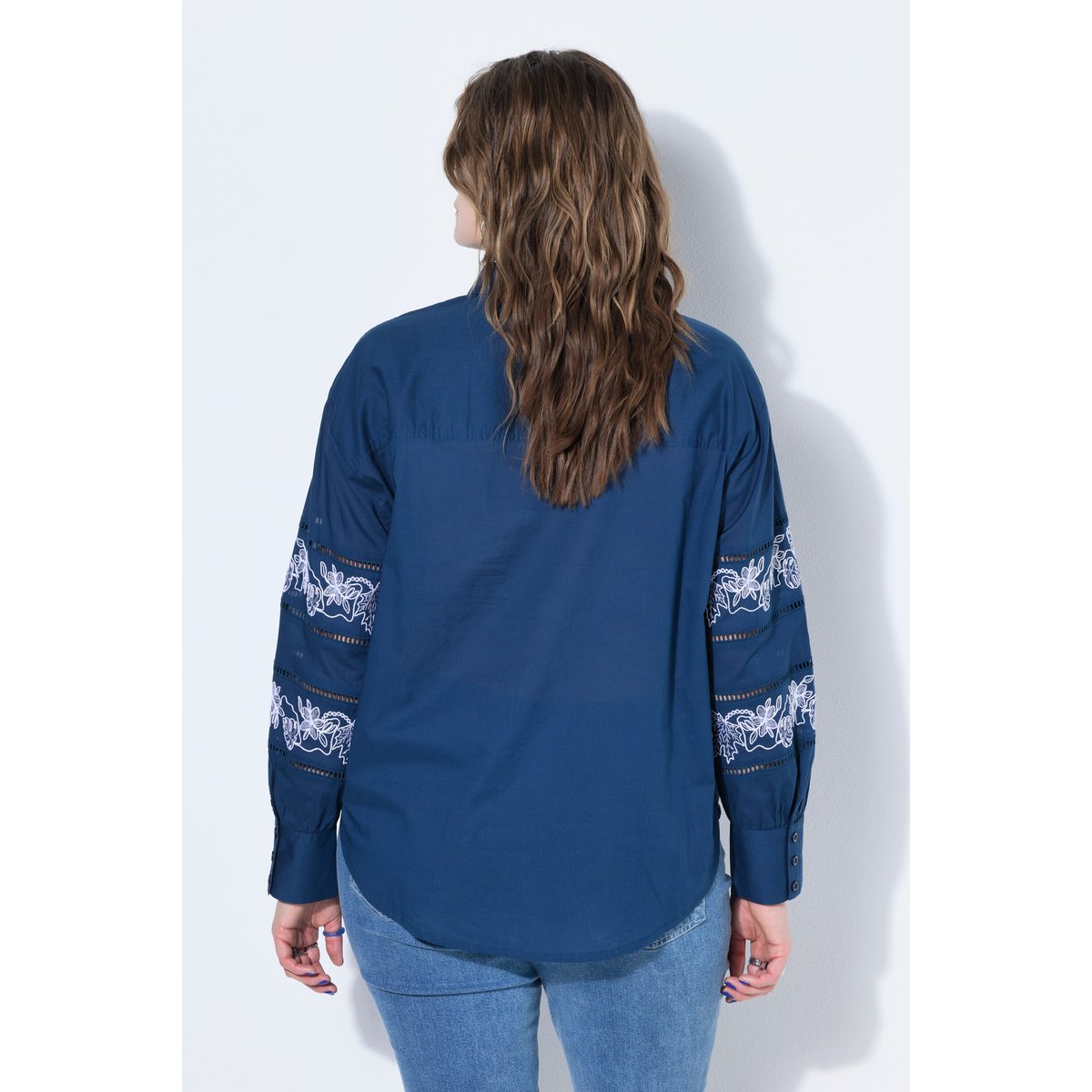 Chemisier rayé oversize, dentelle aux manches bleu foncé, STUDIO UNTOLD