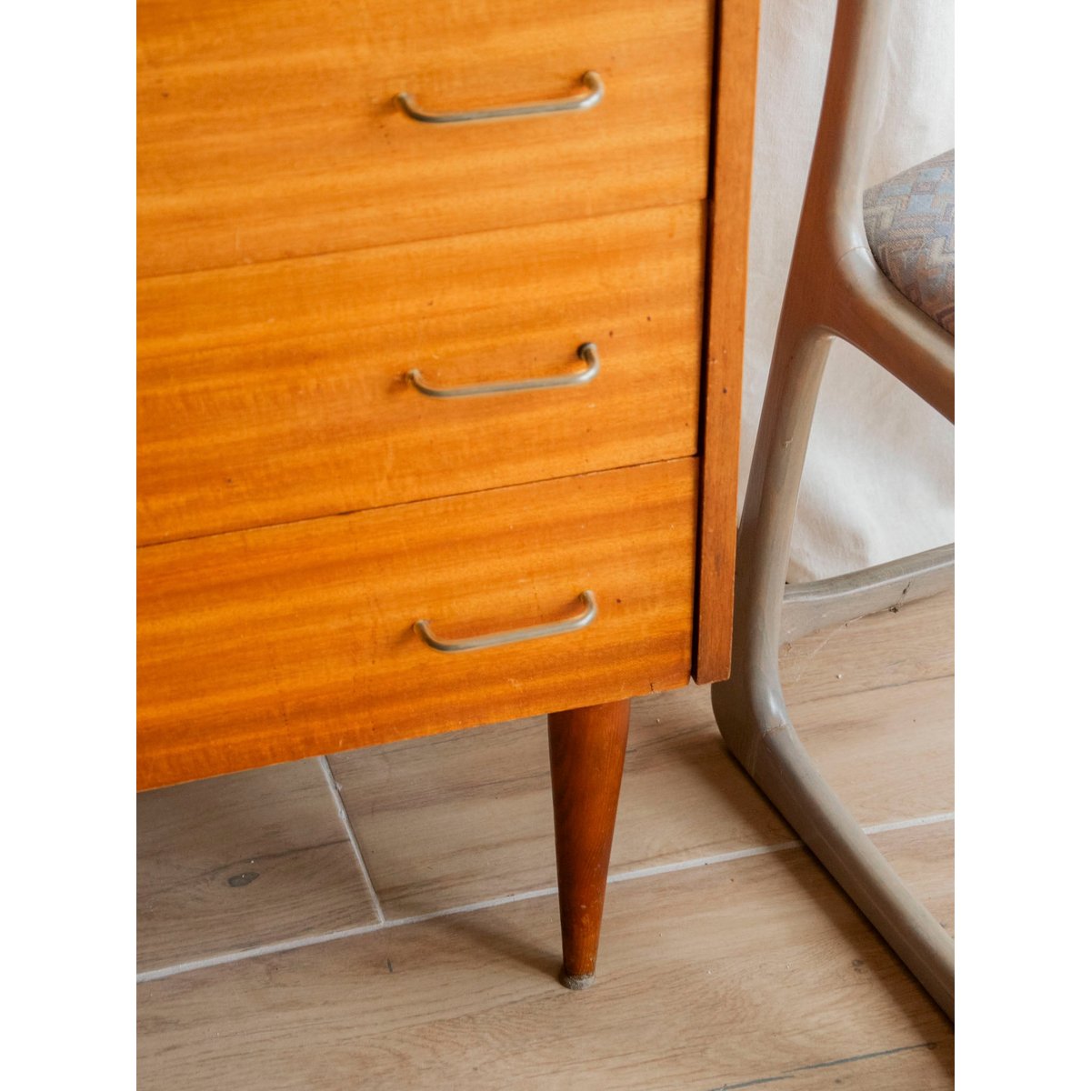 Commode scandinave aux pieds compas Olga N°700 - Bon état bois clair, DEBONGOUT