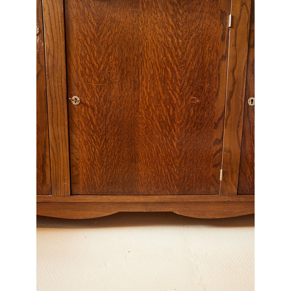 Grand buffet en bois Gilbert N°1719 - Bon état bois foncé, DEBONGOUT