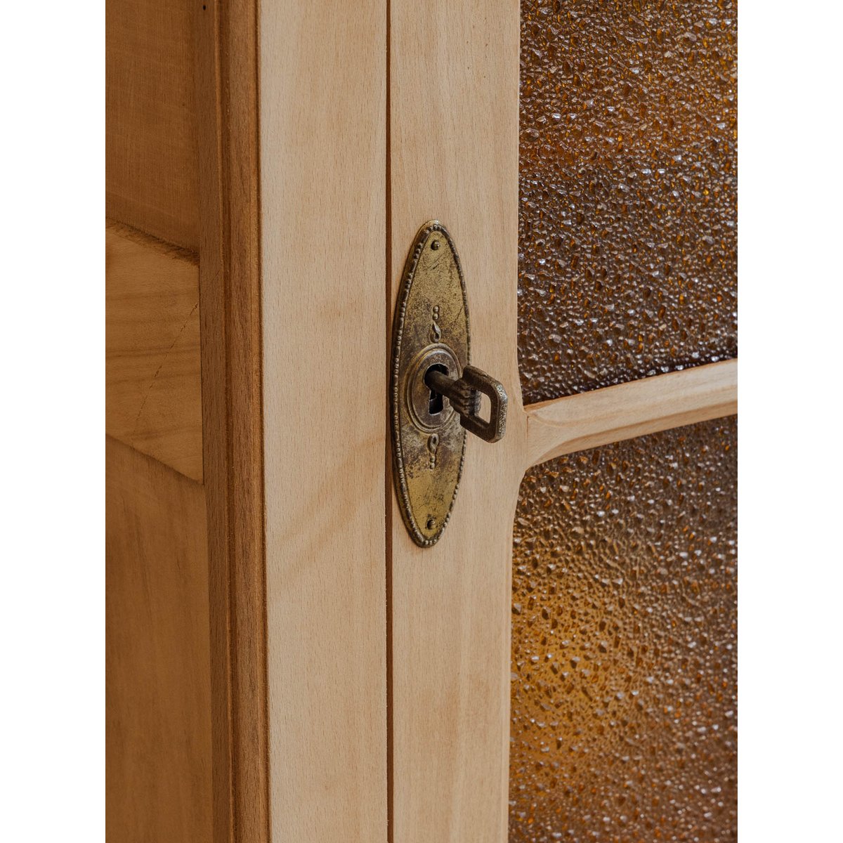 Vitrine en bois Victoria N°219 - Bon état bois clair, DEBONGOUT