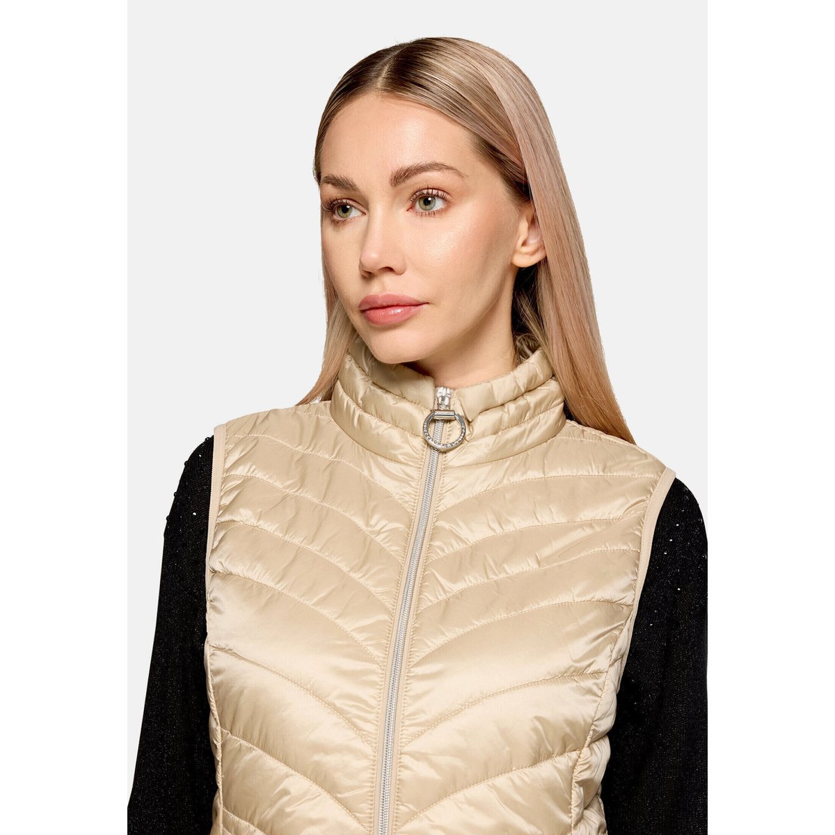 Veste sans manches matelassée à col droit beige, BETTY BARCLAY