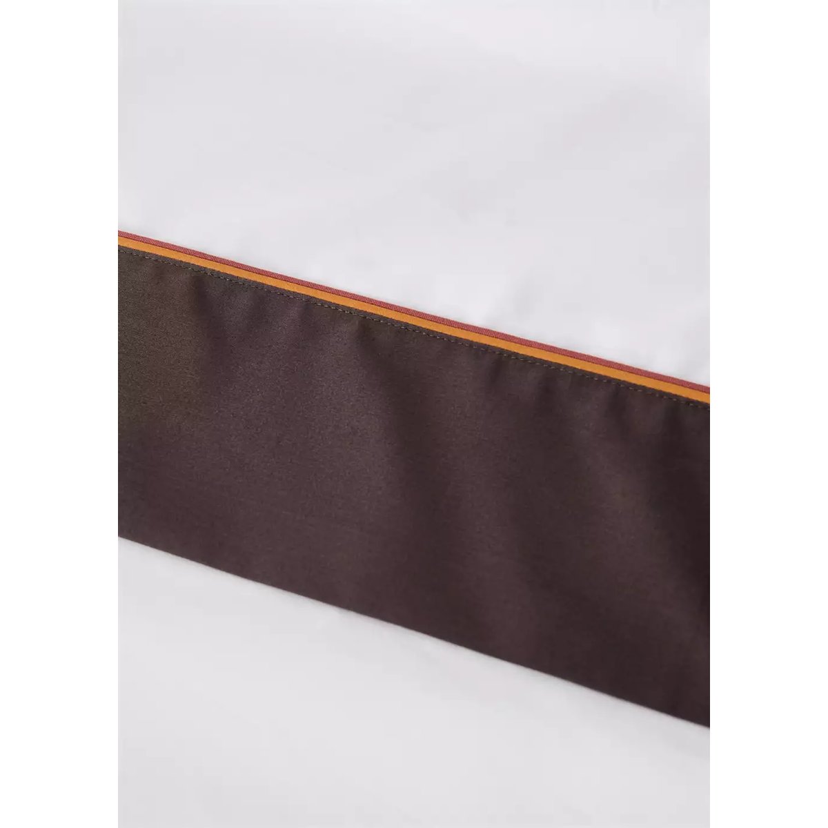 Drap plat coton brodé en satin et passepoil contrasté lit 135/140 cm écru, MANGO HOME