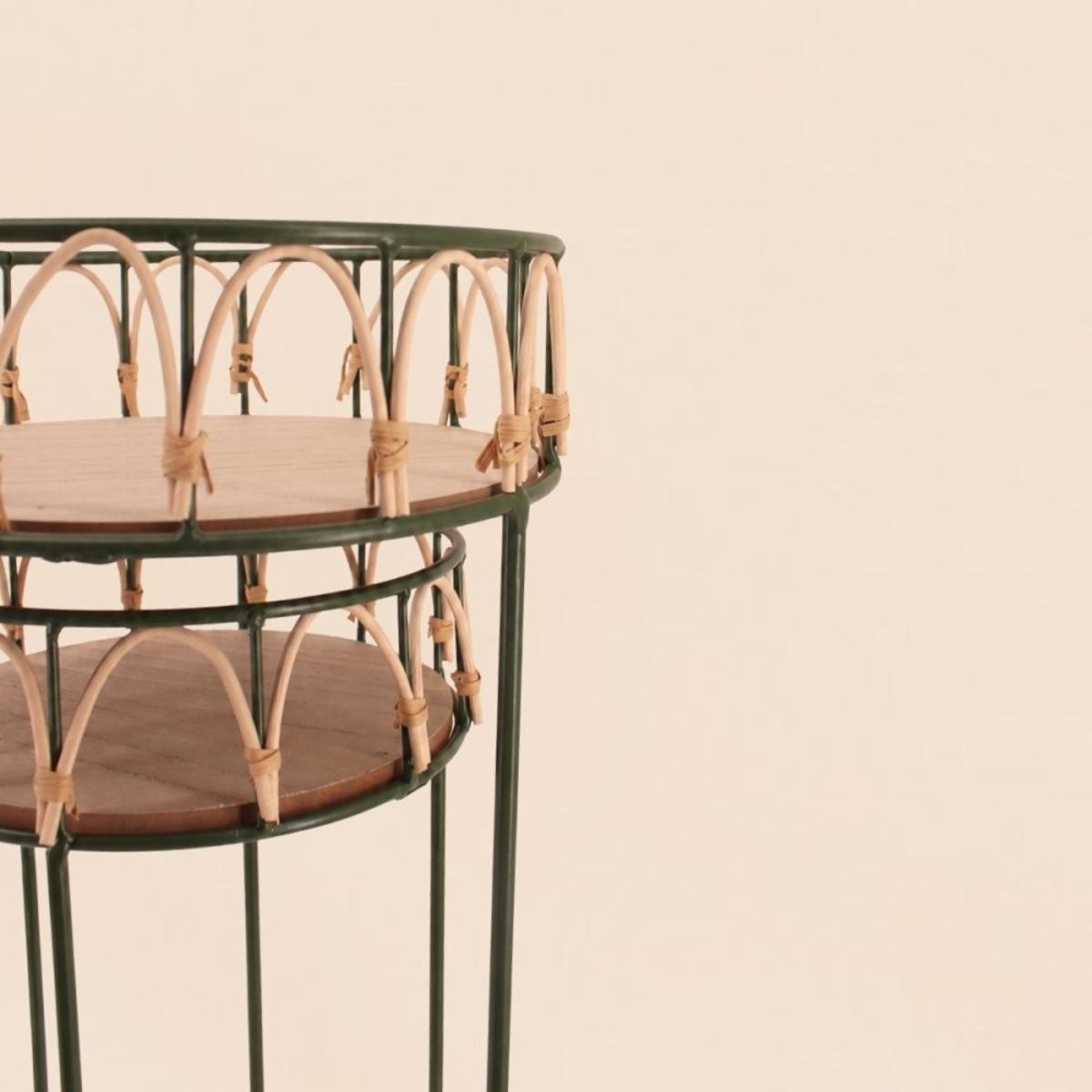 Set de 2 tables d'appoint en rotin et métal noir, ORNAMI