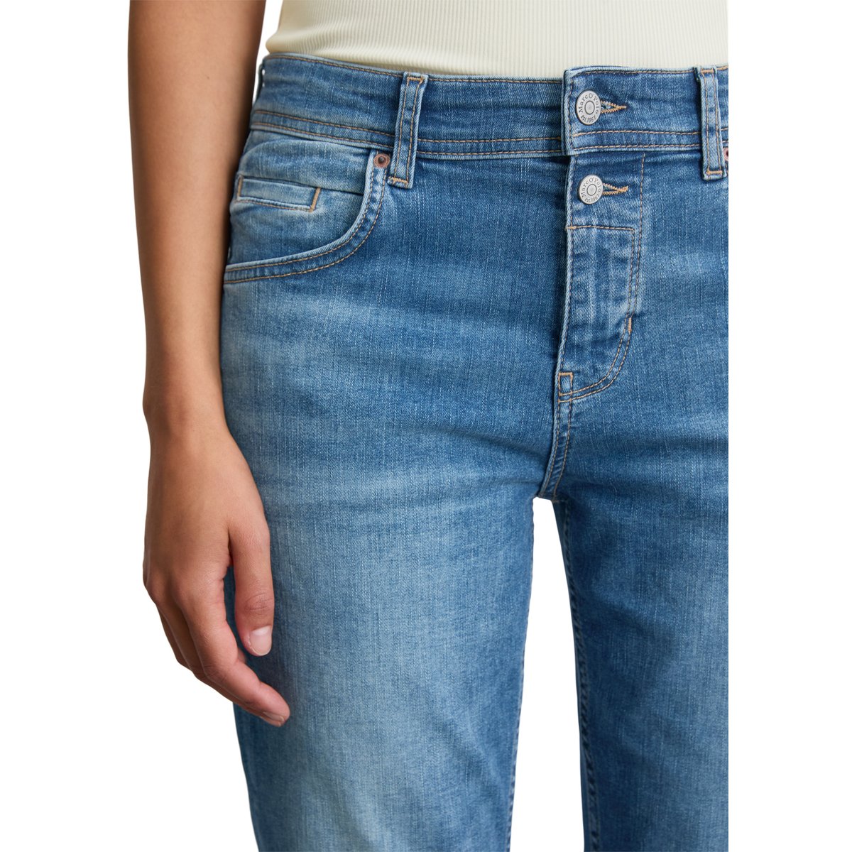 Jeans modèle Theda boyfriend cropped en mélange stretch de coton organique bleu foncé, MARC O'POLO