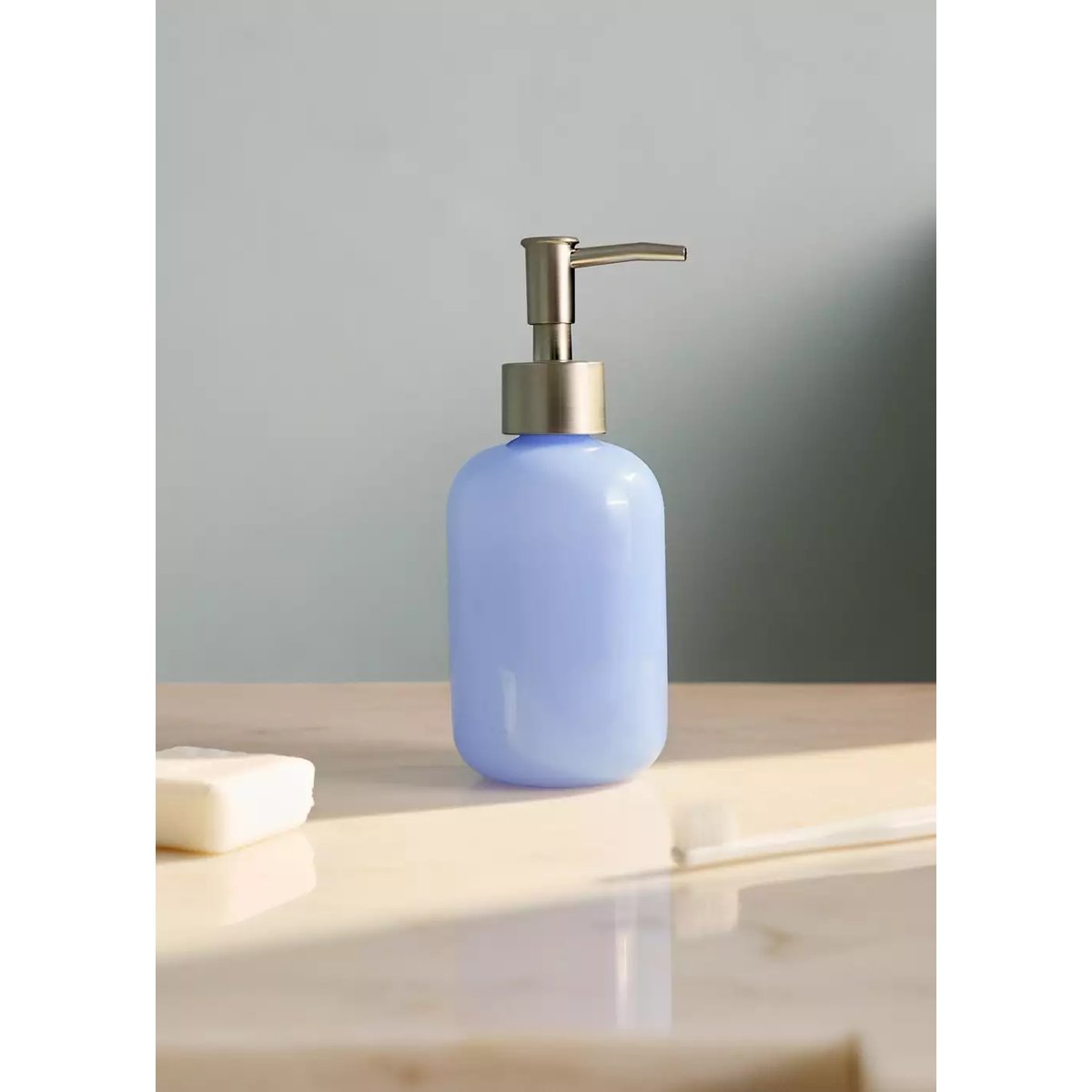 Distributeur de savon coloré en borosilicate bleu, MANGO HOME
