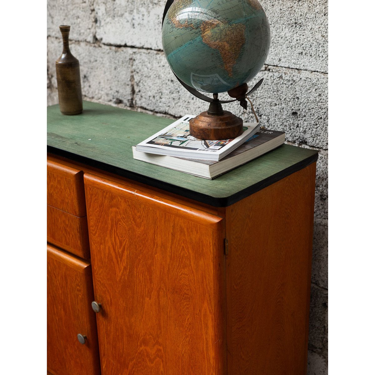 Commode bois au plateau vert d'eau Olga N°673 - Bon état bois clair, DEBONGOUT