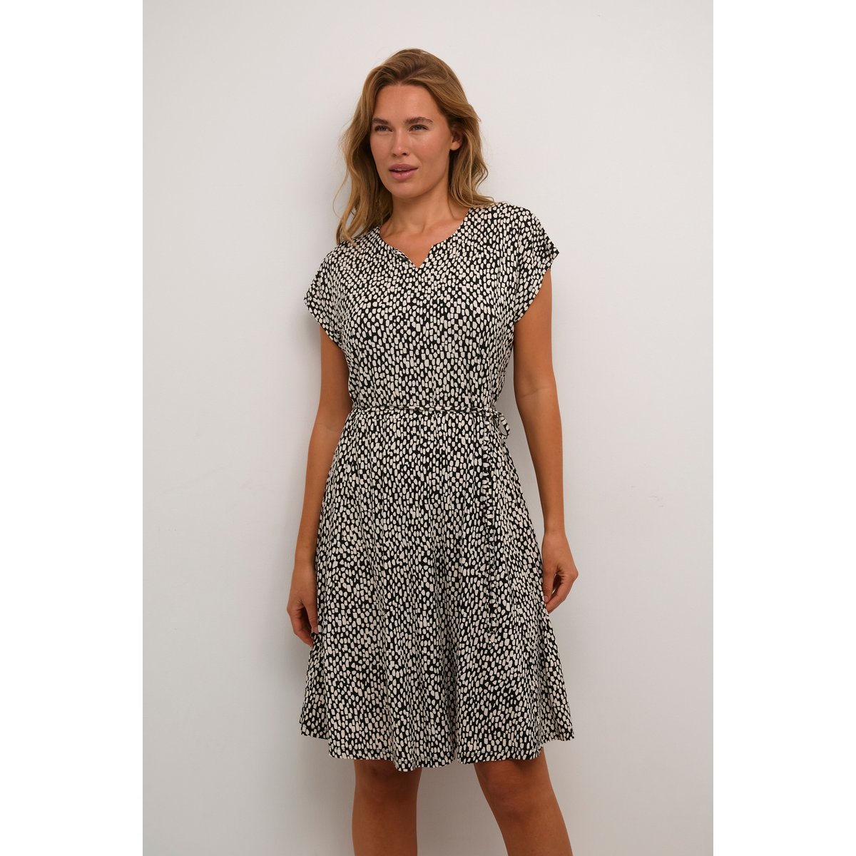 Robe noir/blanc graphique a pois, KAFFE
