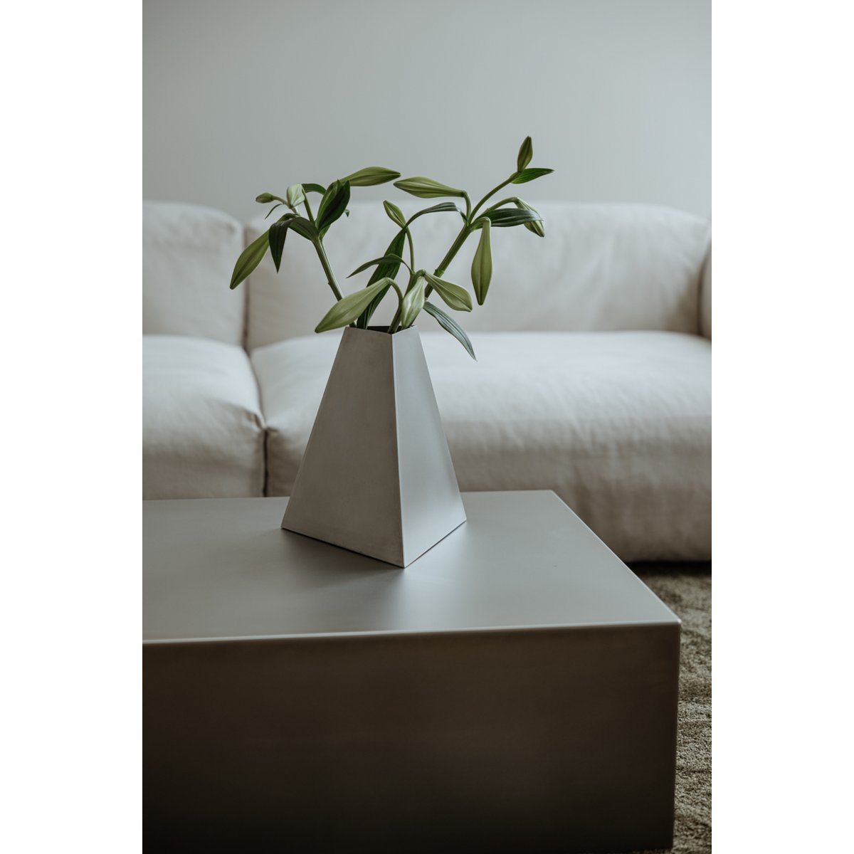 Vase RAW-V couleur unique, METALLBUDE