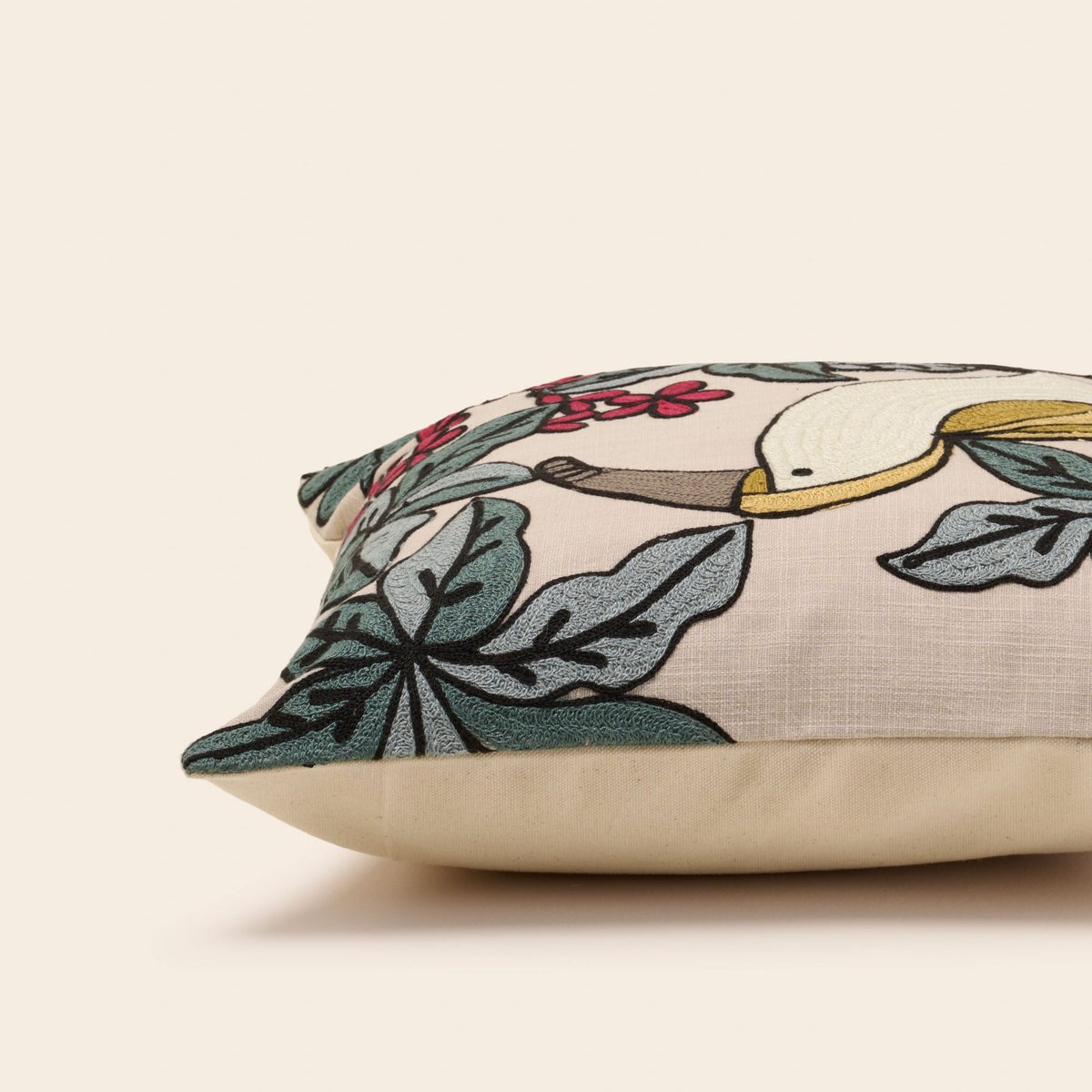 Housse De Coussin en Coton rebrodé de point de chaînette au motif animalier TUCANA naturel et multicolore, MADURA