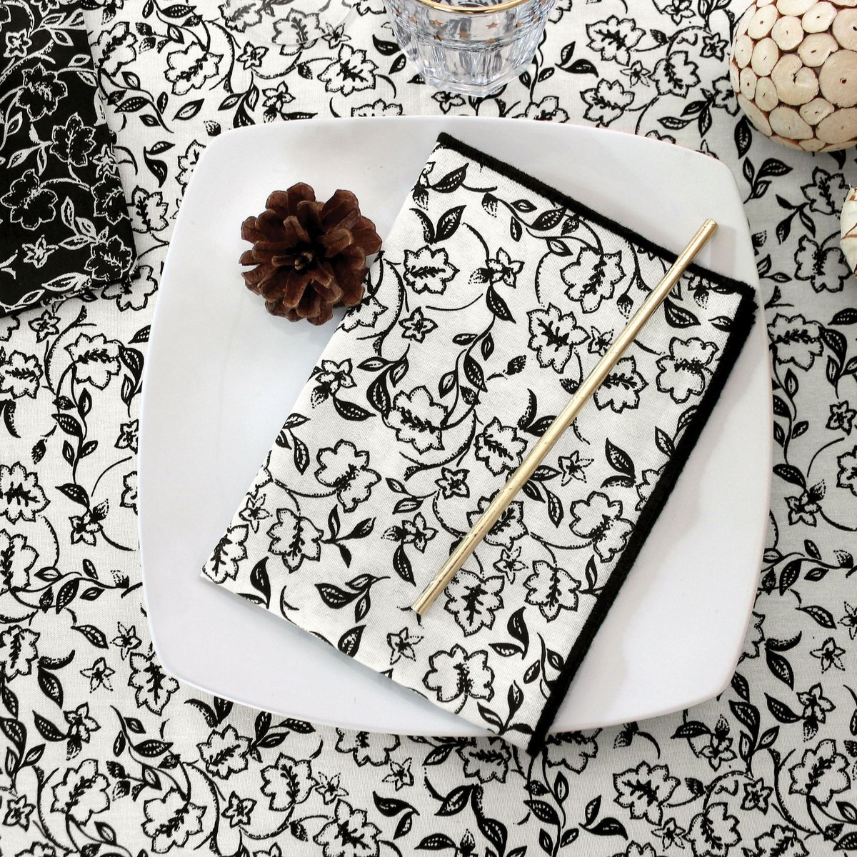 Lot de 4 serviettes de table en coton recyclé à motifs LINETTE blanc, TOILINUX