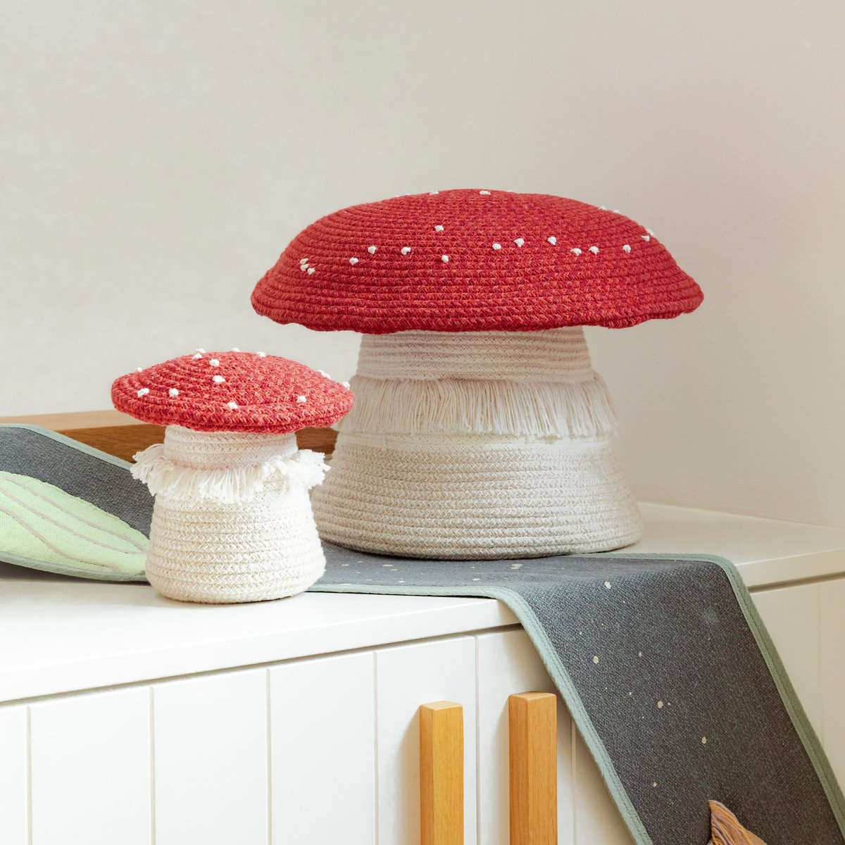 Champignons en panier BACK TO SCHOOL rouge, terre cuite neuve, aubergine, rouge vintage, rouge érable, ivoire, naturel, LORENA CANALS