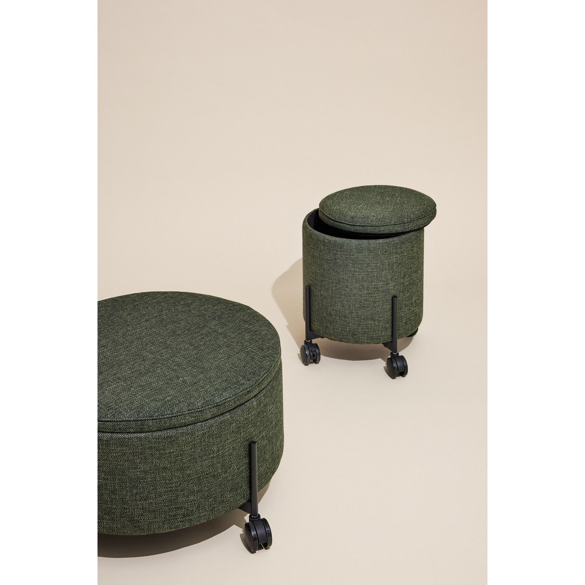 Pouf en acrylique, polyester et acier CONTAIN. vert, HUBSCH