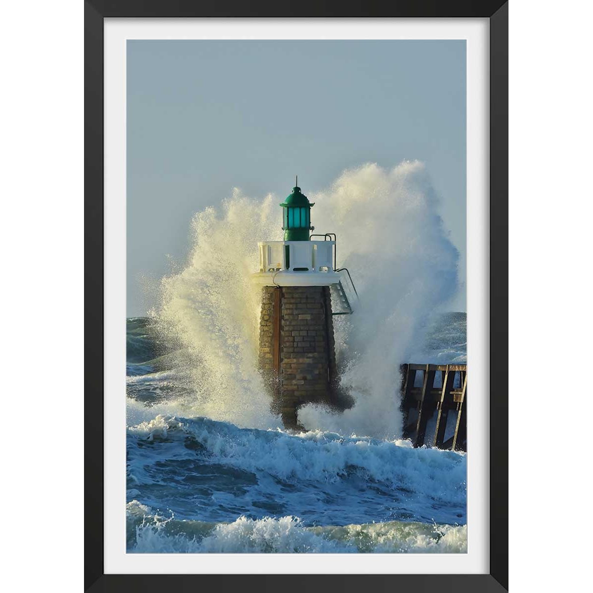 Affiche photo tempête sur le phare affiche + cadre en bois - noir, HEXOA