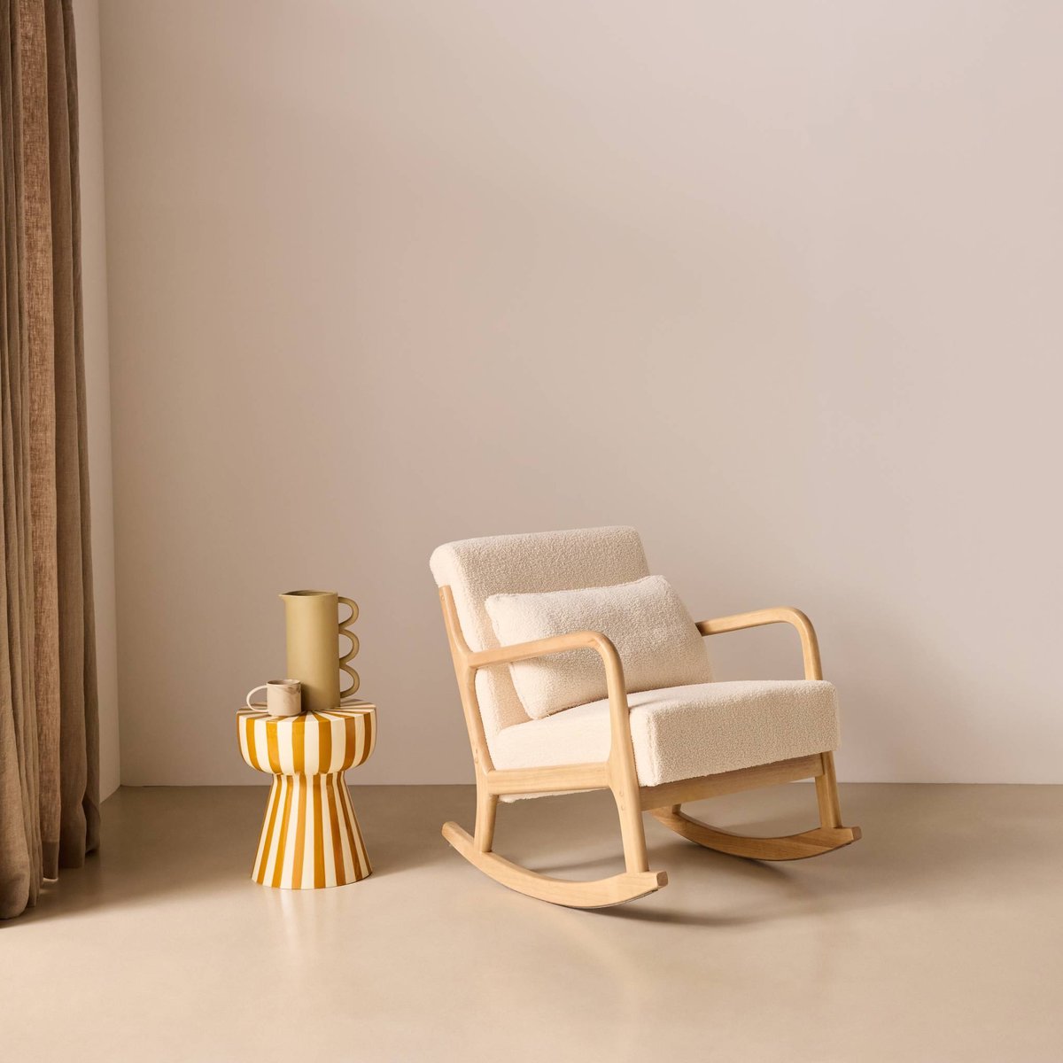 Rocking chair scandinave bois d'hévéa et bouclette LORENS crème, SWEEEK
