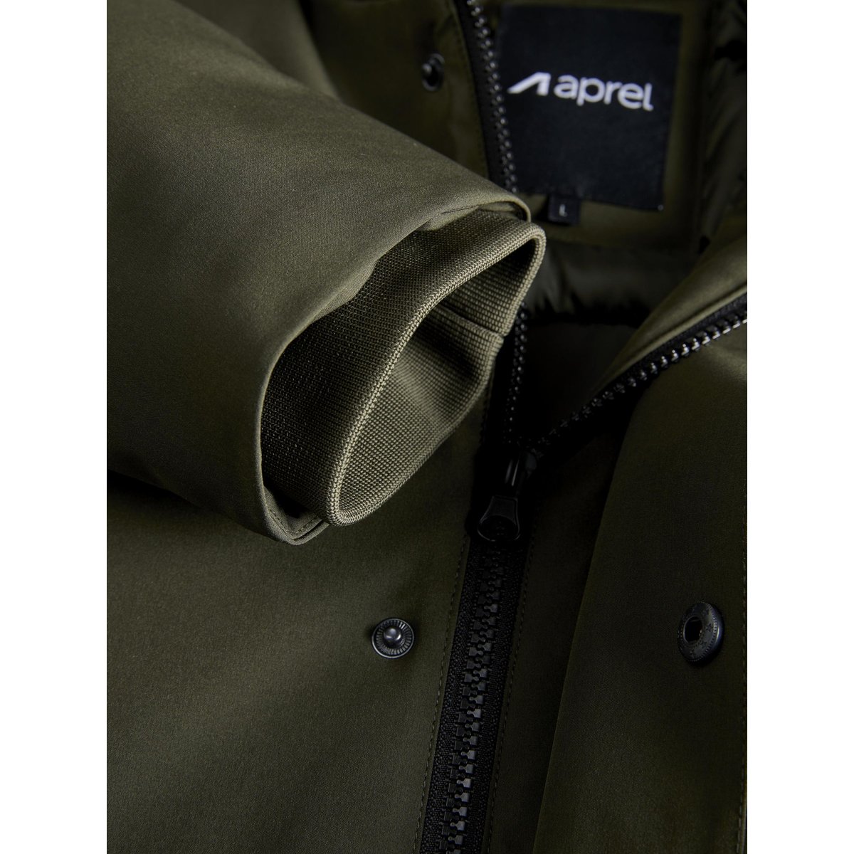Parka forest night, aprel