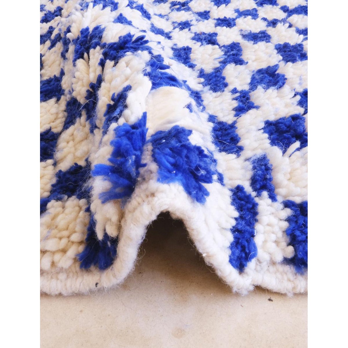 Tapis berbère authentique et graphique à carreaux laine 158 x 327 cm bleu naturel, AFK LIVING