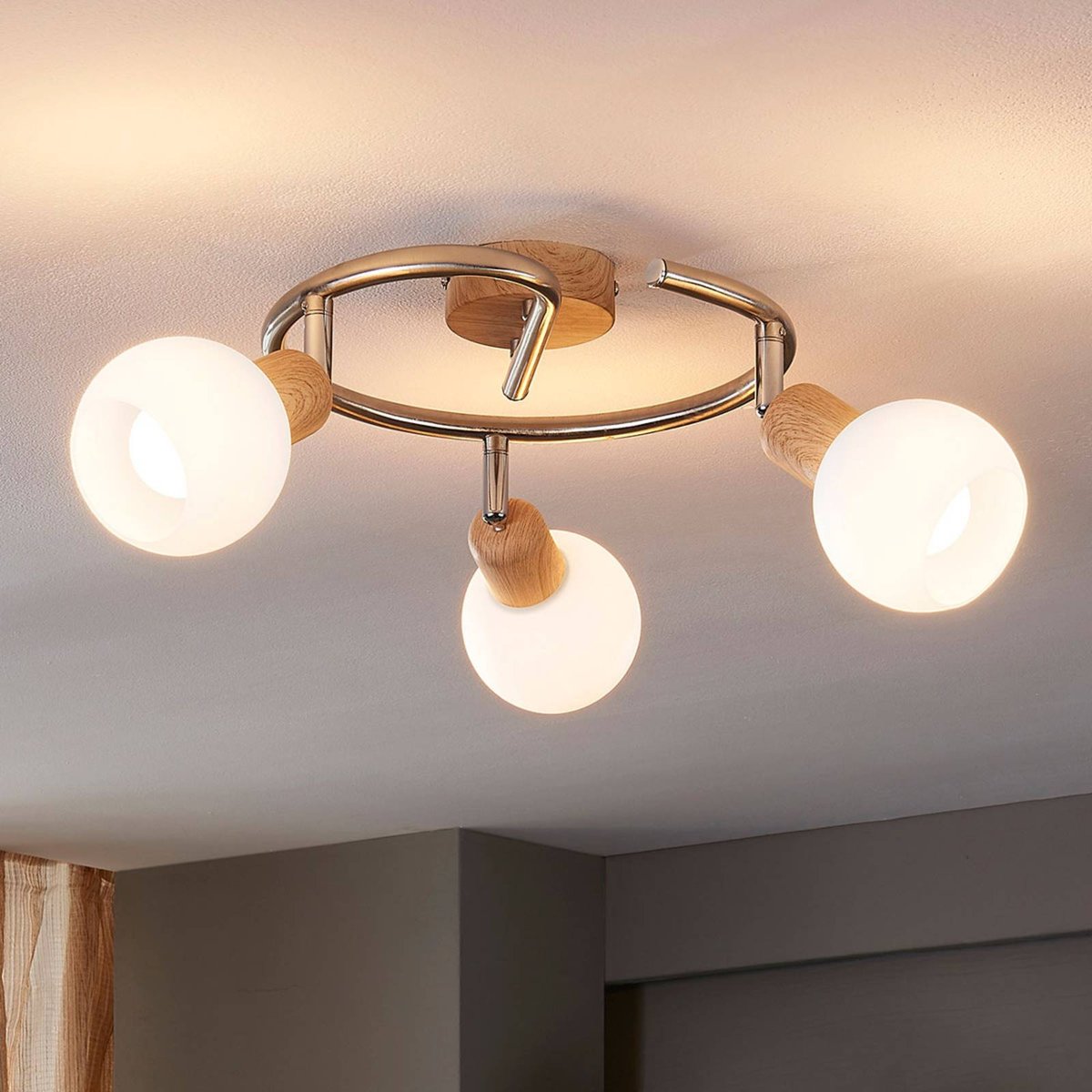 Spot en verre moderne, Svenka blanc albâtre, bois clair, nickel satiné, LINDBY