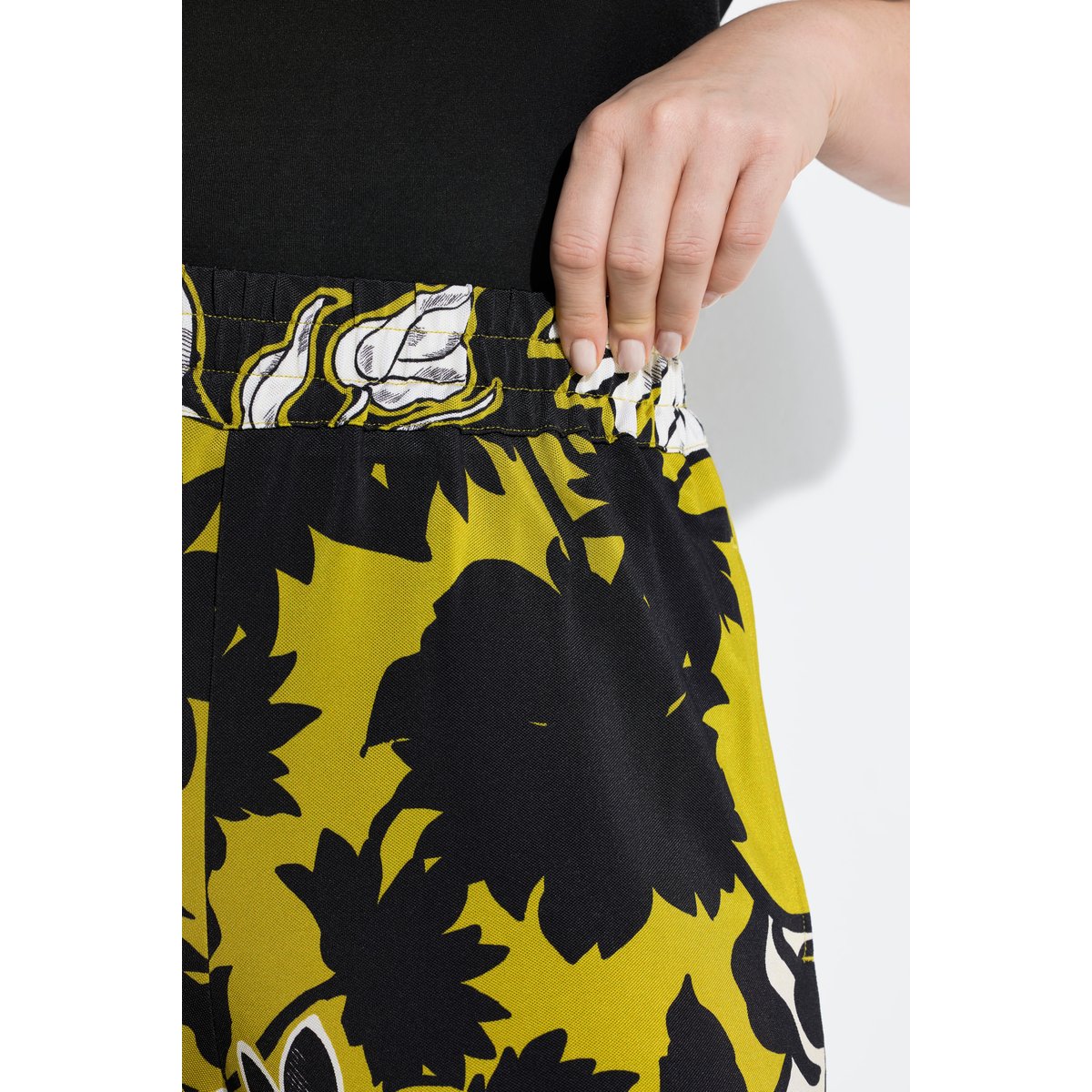 Pantalon en tissu piqué à fleurs vert moutarde, ULLA POPKEN