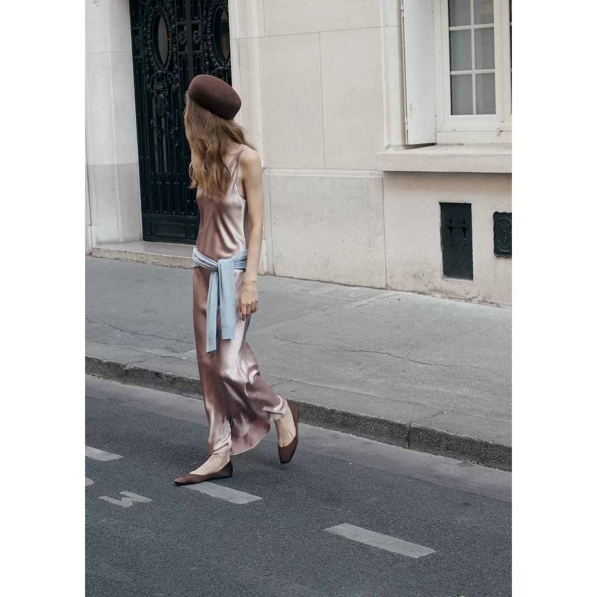 Robe satinée effet froissé rose pastel, MANGO