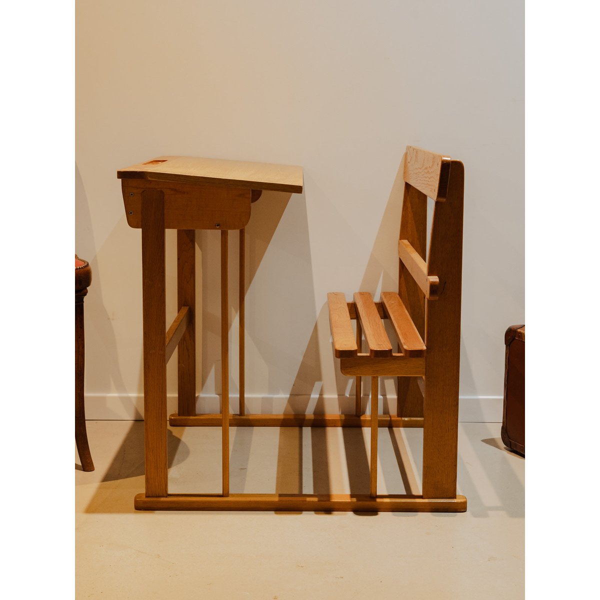 Bureau et son banc en bois Yvan N°527 - Bon état bois clair, DEBONGOUT