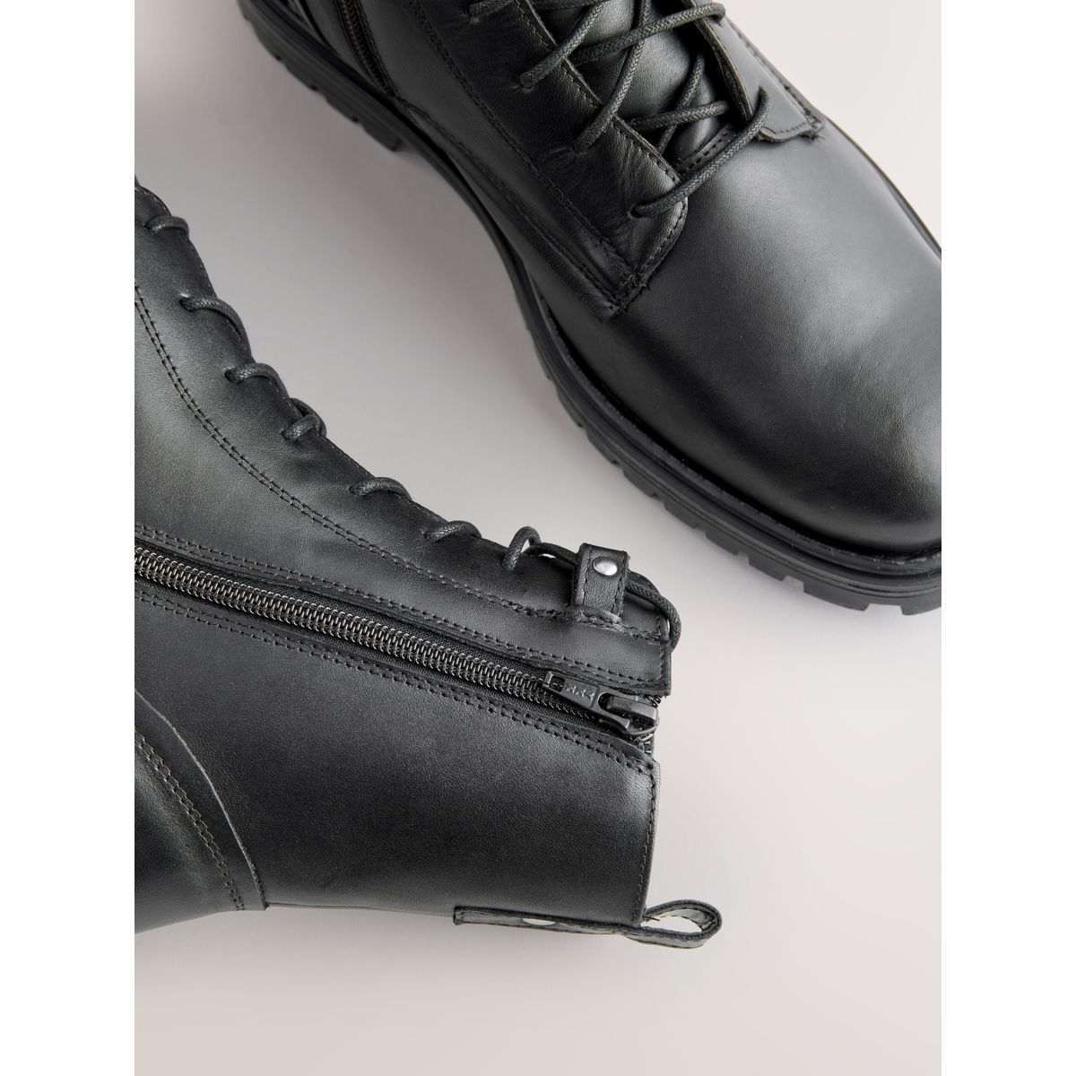 Bottines à lacets et bout carré noir, NEXT