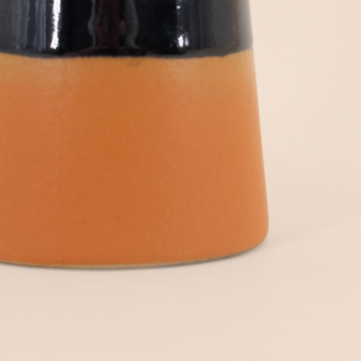 Set de 2 bougeoirs coniques noir, terracotta noir, ORNAMI