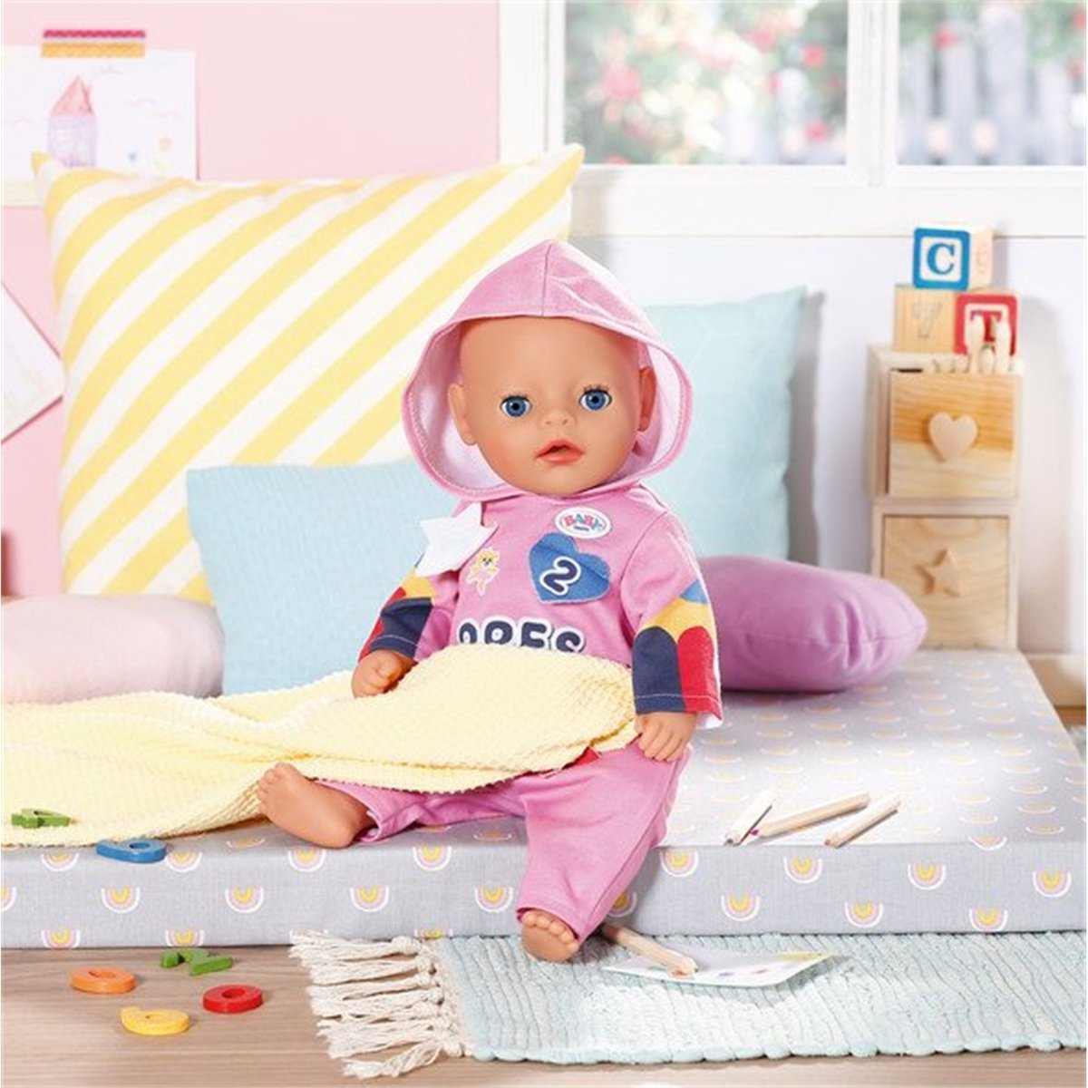 BABY born Kindergarten Combinaison une pièce et badges pour les poupées de 36cm rose, ZAPF CREATION