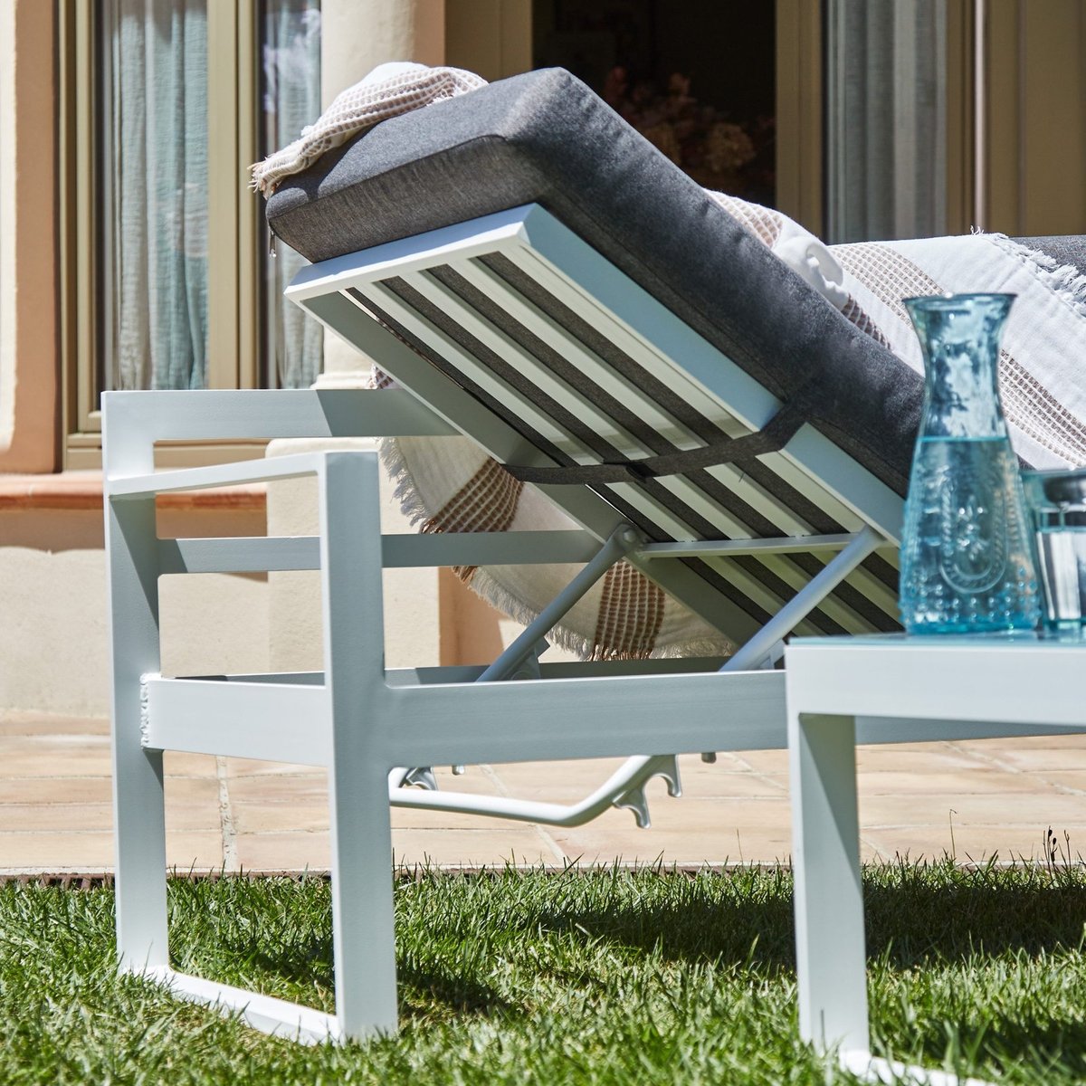 Salon de jardin 5 places, angle, TOKYO blanc, coussin gris foncé, DEFORA HOME