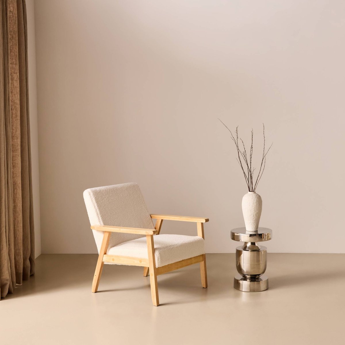 Fauteuil scandinave bois de peuplier, d'hévéa et bouclette ISAK crème, SWEEEK