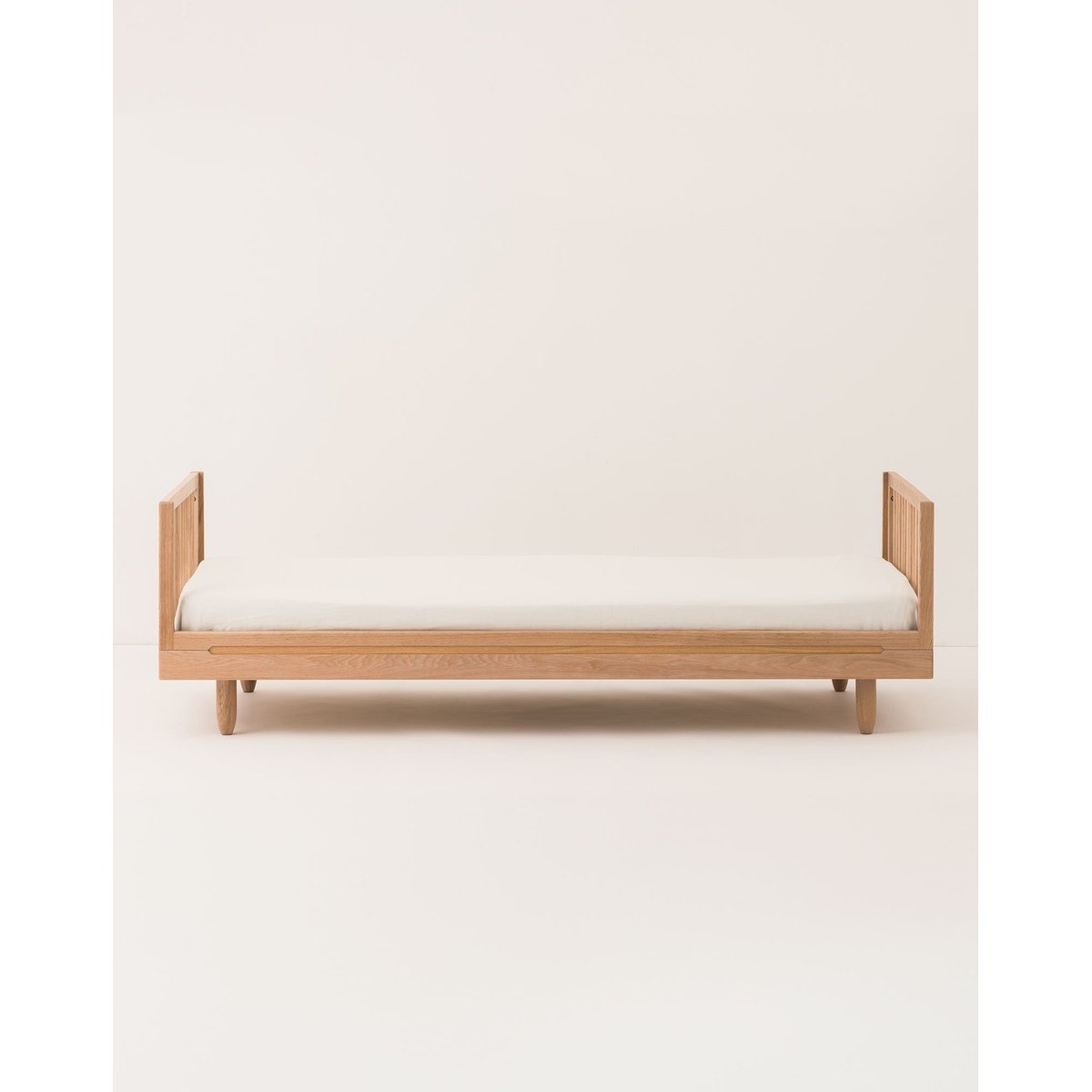 Lit individuel PURE en chêne massif + extension canapé oak wood, NOBODINOZ