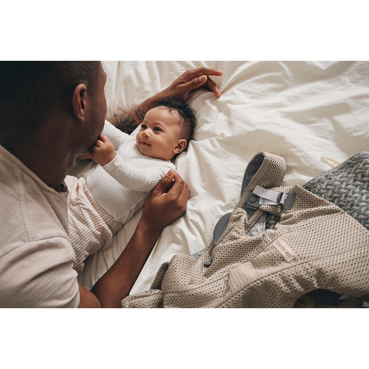 Porte bébé mini mesh 3D gris beige, BABYBJORN