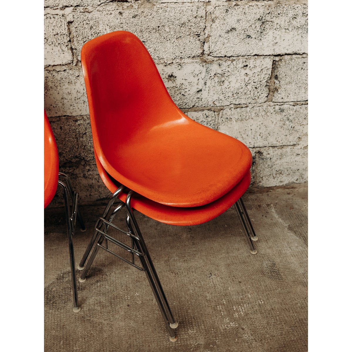 Chaise en métal Diana N°274 - Bon état orange, DEBONGOUT