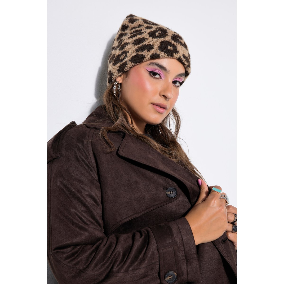 Bonnet en maille avec revers et motif léopard beige, STUDIO UNTOLD