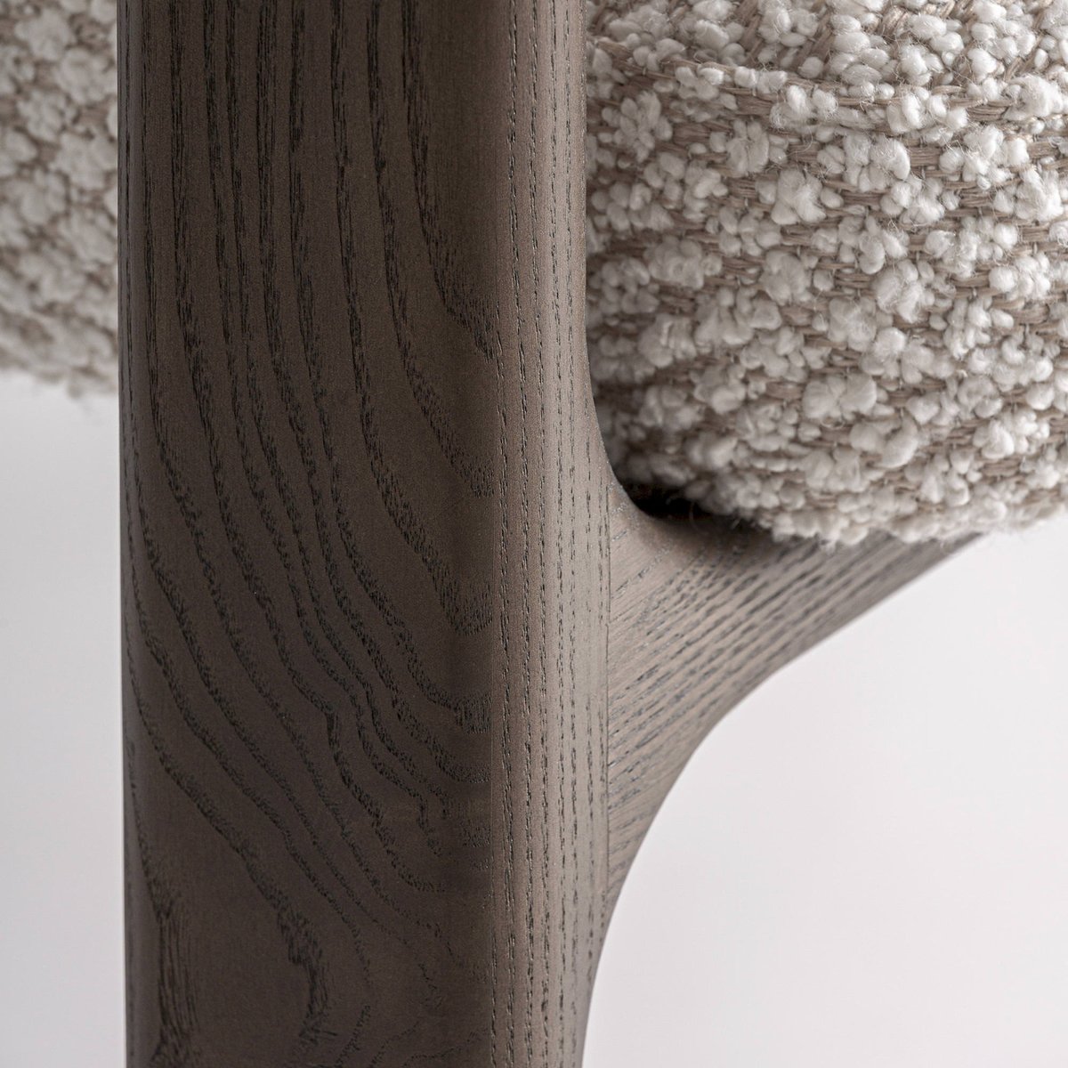 Chaise contemporaine en frêne rembourrée beige écru et brun, RECOLLECTION