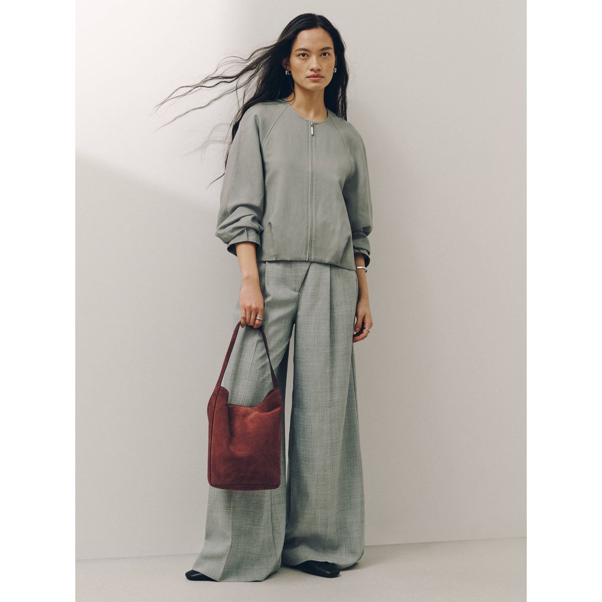 Sac seau porté épaule en cuir souple marron rouille, NEXT