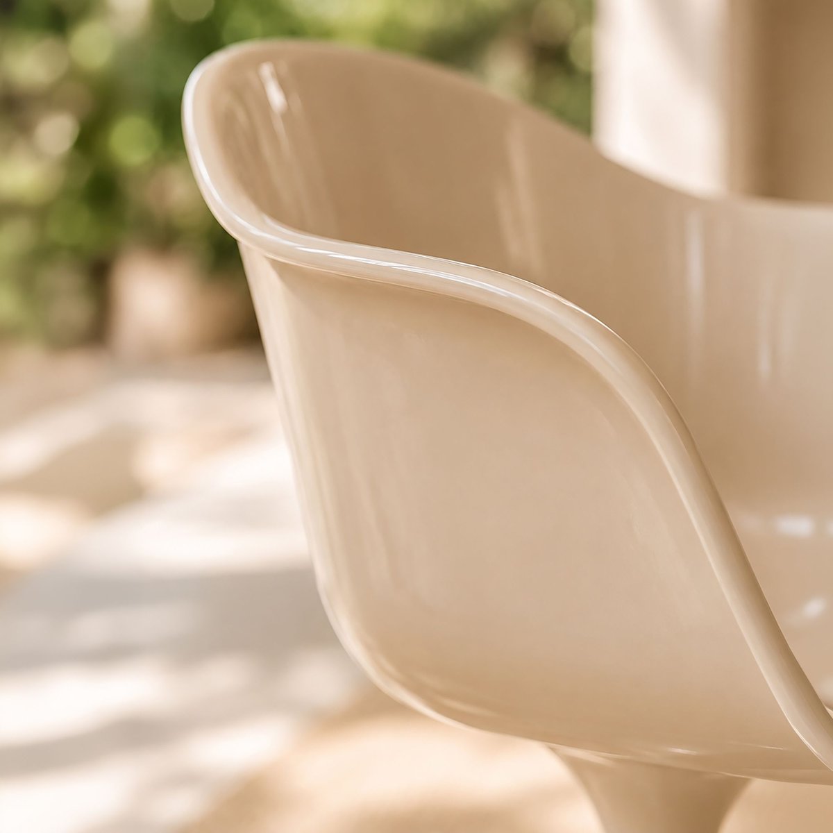 Lot de 2 fauteuils de table en résine acrylique, GLAM beige, NOW'S HOME